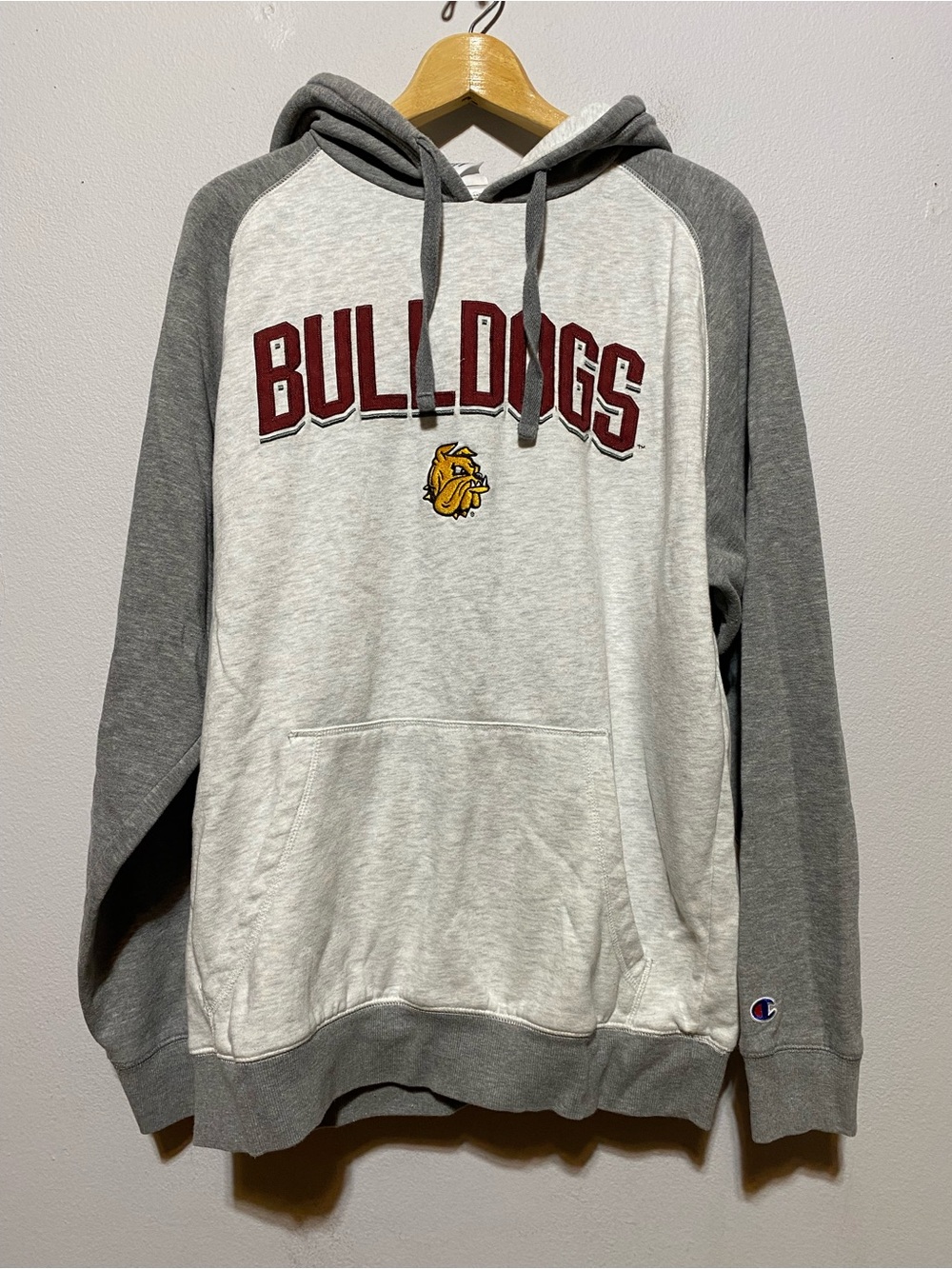 University Of Minnesota-Duluth Bulldogs Men’s Large Champion Hooded Sweatshirt